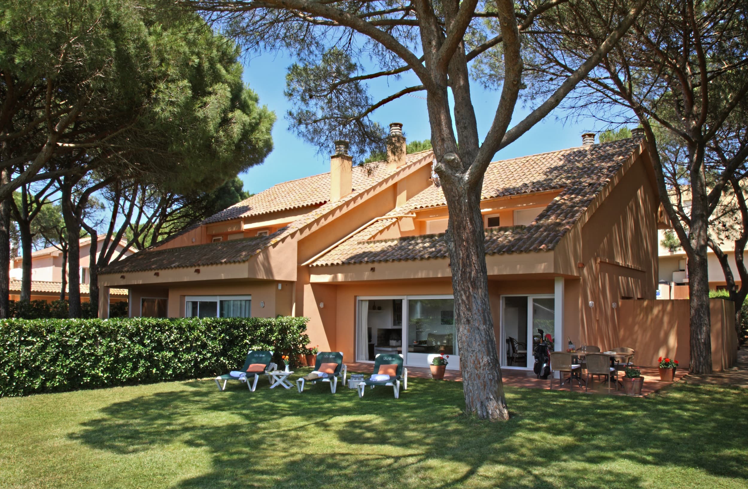 galeria/villes/villa1_jardin.jpg